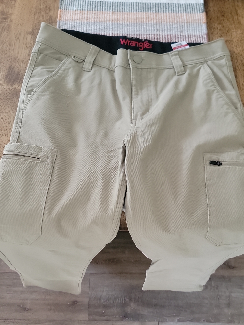 Wrangler Khaki Cargo Pants with Zip Pockets
